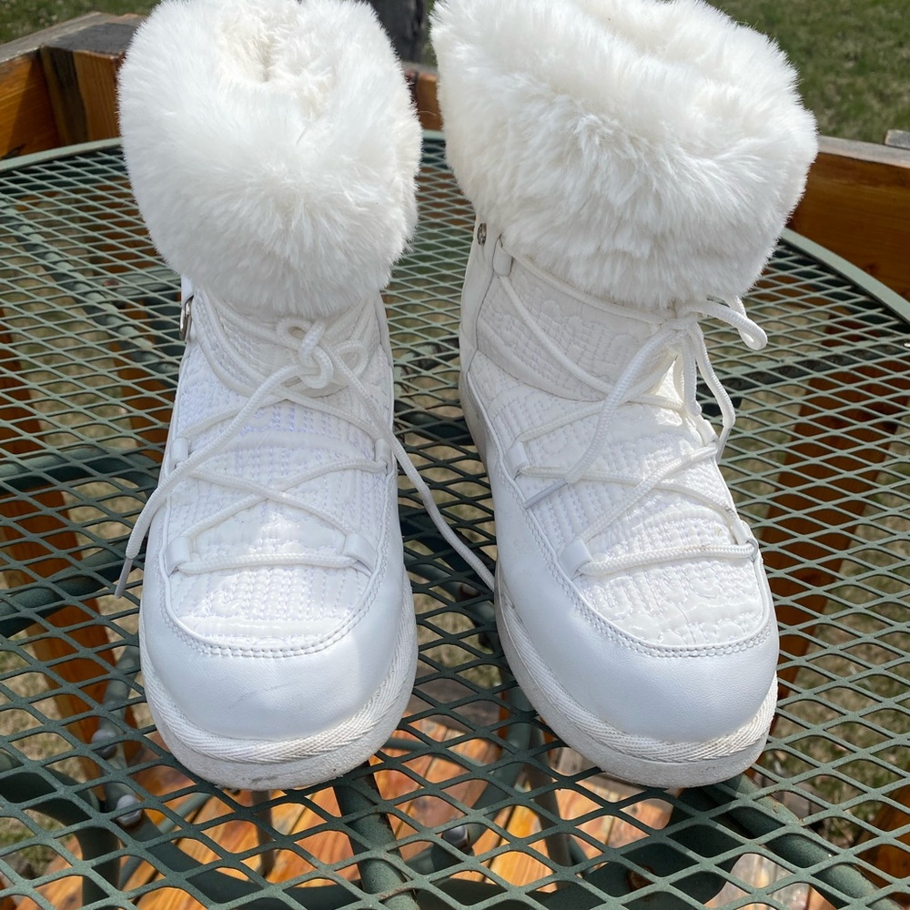 Women's White Fur-Lined Winter Boots